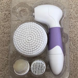 Face cleaning brush